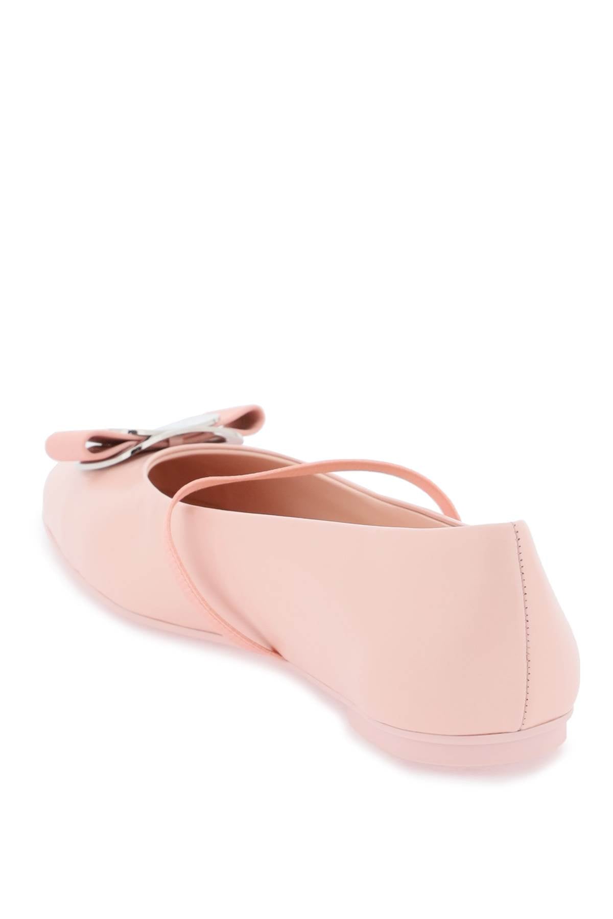 粉色Nappa皮革芭蕾舞平底鞋，配有几何 Vara板