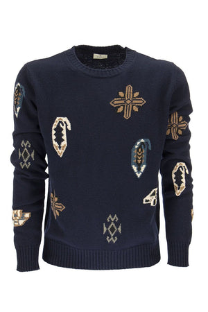 男士羊毛和棉混纺卫衣，采用蓝色的织花图案和几何图案于2021年秋冬季