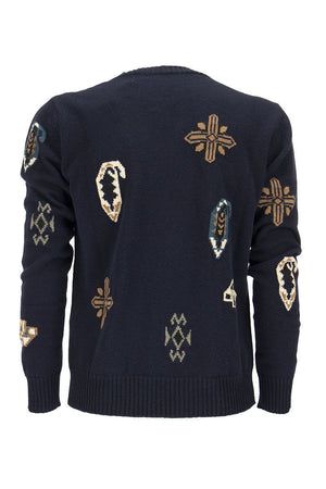 男士羊毛和棉混纺卫衣，采用蓝色的织花图案和几何图案于2021年秋冬季