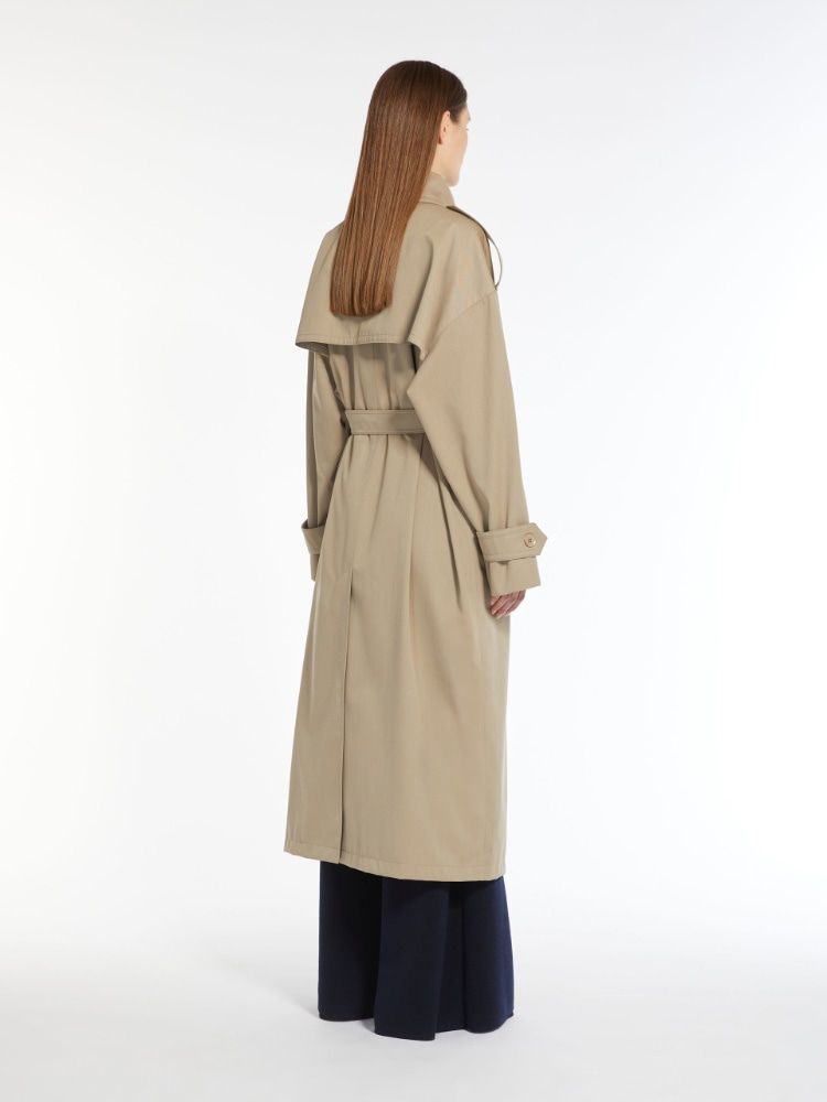 女性宽松大腿设计-SS24系列雨衣