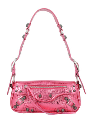 流行时尚女性必备！知名时尚品牌大气金属粉色小斜挎手提包