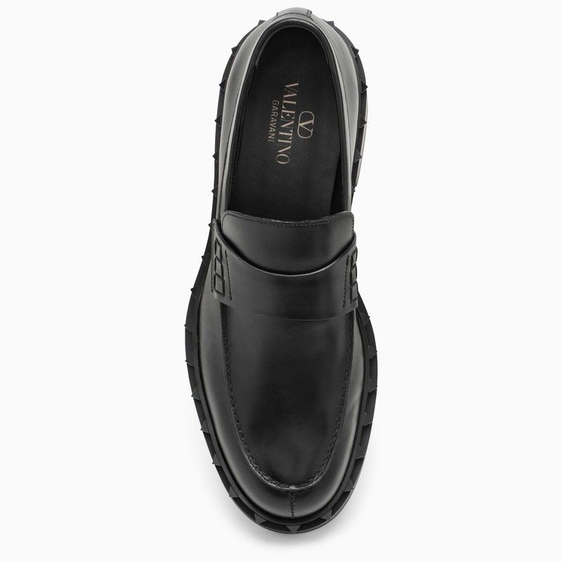黑色皮革石头头饰平底鞋：饰钉细节，圆头，橡胶底