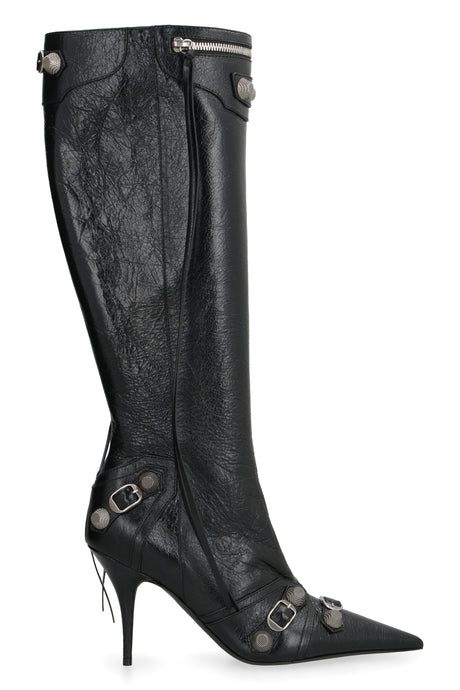 黑色皮革尖头女式靴子，带镶嵌装饰和扣环