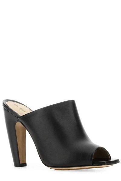 BOTTEGA VENETA Sleek and Sophisticated Black Canalazzo Sandals for Women