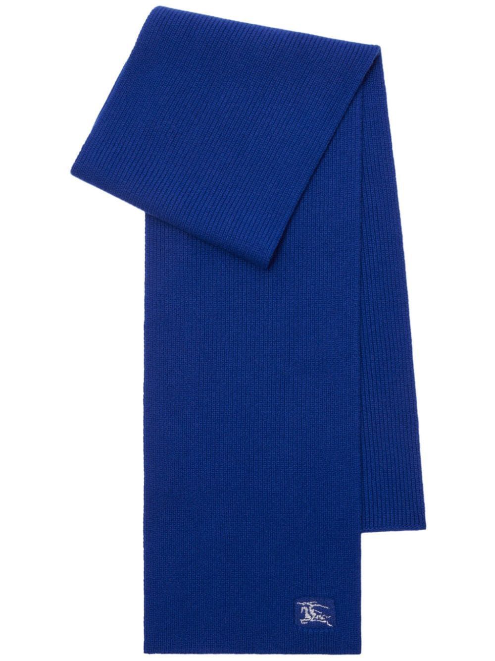 跻身旭峰上的女士奢华蓝色肋毛羊绒围巾- 2024春夏系列