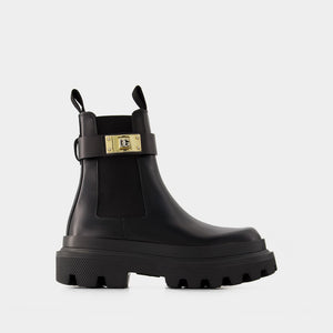 DOLCE & GABBANA Timeless and Elegant Chelsea Ankle Boots