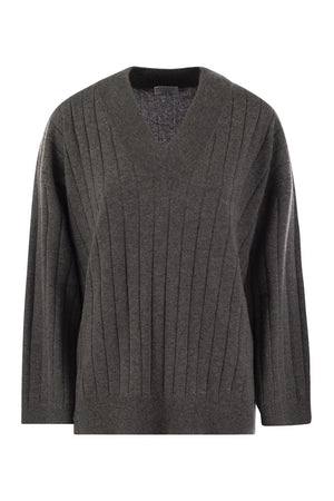 BRUNELLO CUCINELLI CASHMERE SWEATER WITH V-NECK AND NECKLACE