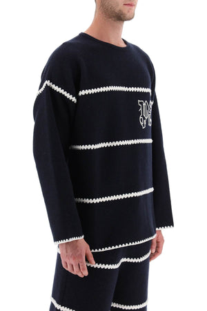 男士原创：配有对比绣花的蓝色羊毛混纺套衫- FW23系列