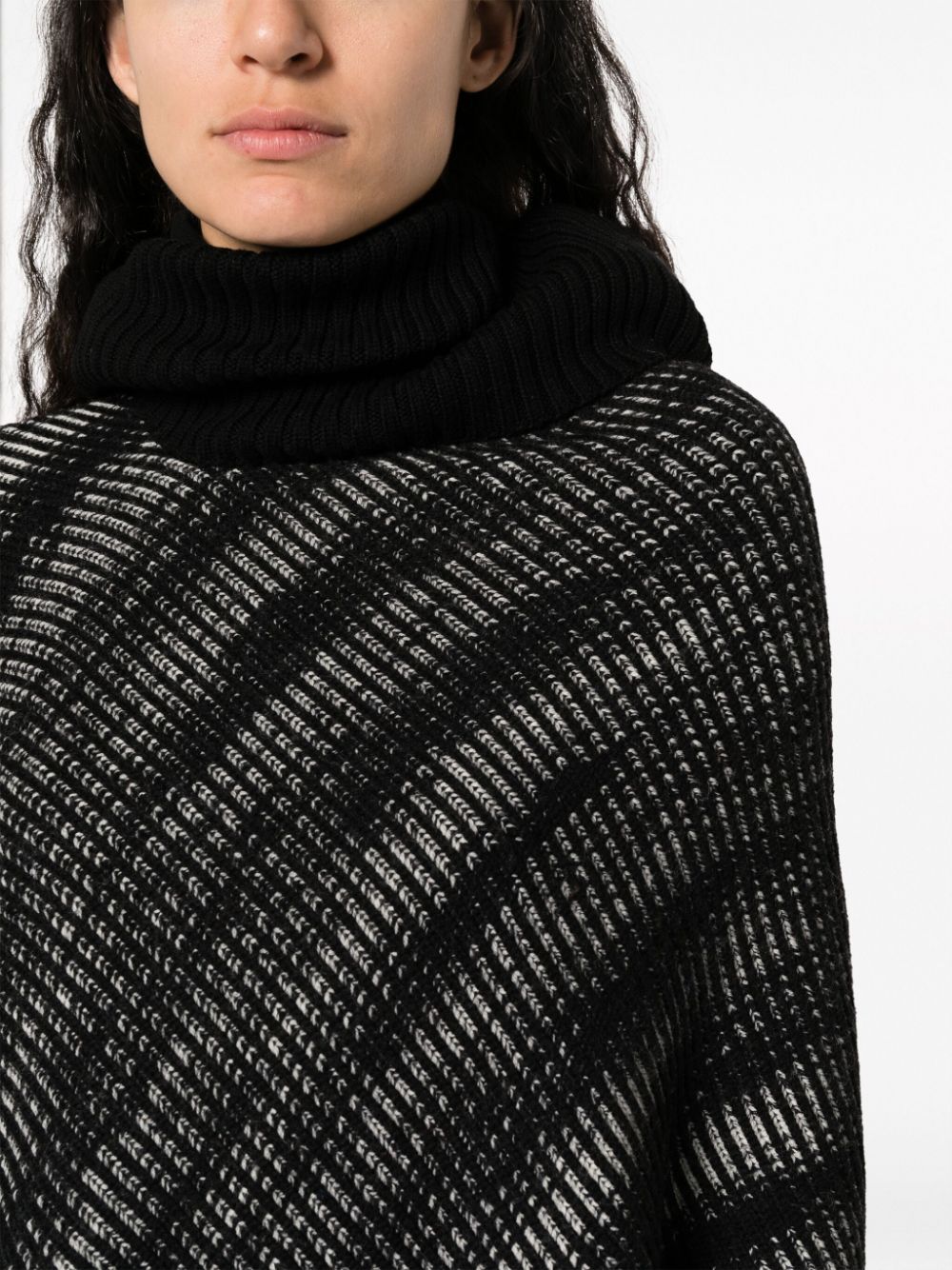 黑色针织羊毛斗篷女装 - FW23系列