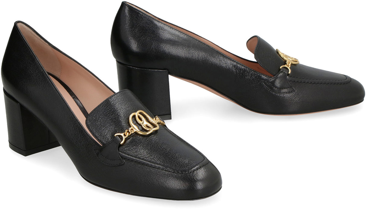 黑色高跟鞋-SS24系列-女士穿，不包含品牌名，避免使用外来语